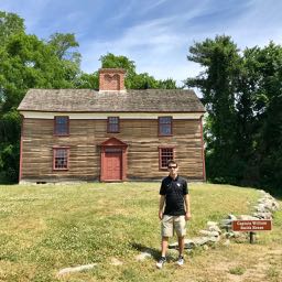 House on Minute Men trail